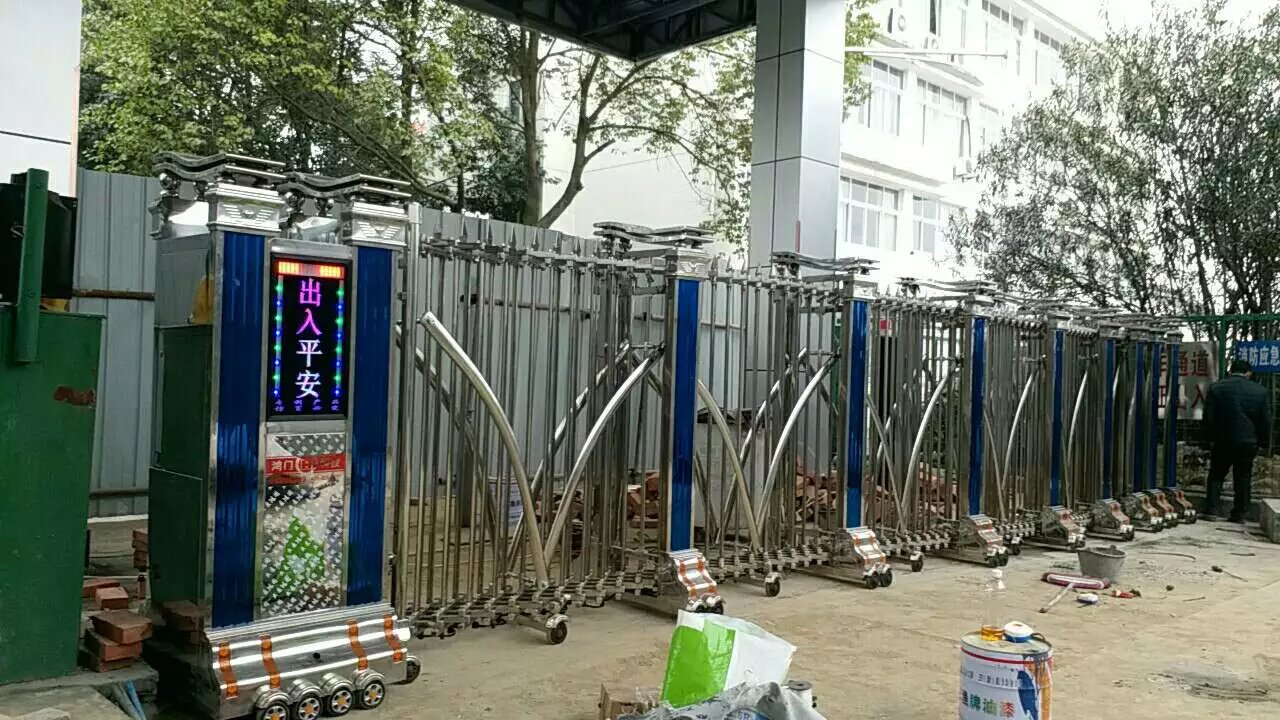 四川綿陽(yáng)市飛機(jī)場(chǎng)伸縮門